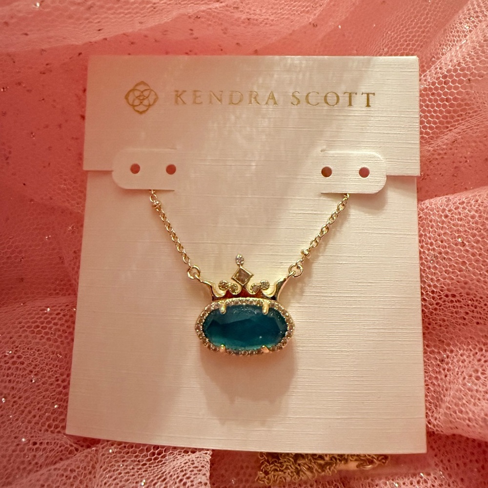 Kendra Scott Disney | Kendra Scott
Elisa Princess
Short Pendant Necklace - Picture 1 of 4